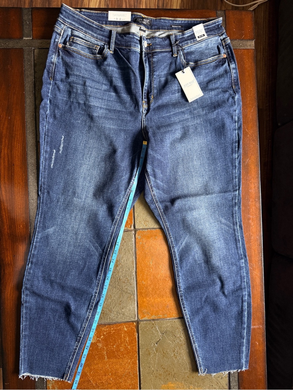 Judy blues 20w mid rise skinny fit BNWT blue no distressing raw hem preppy